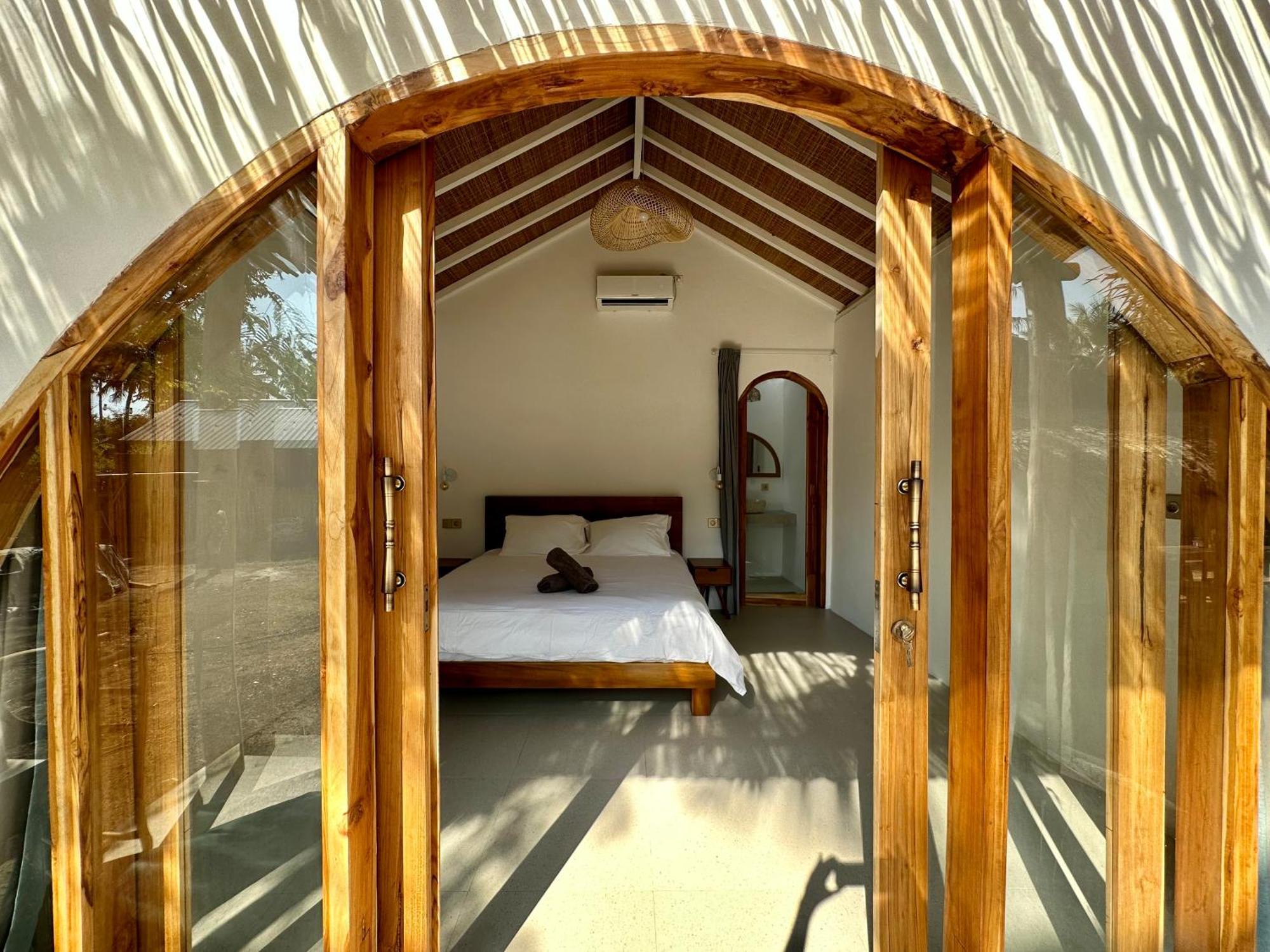 Rumah Canaria Bungalow Gili Trawangan Exterior photo